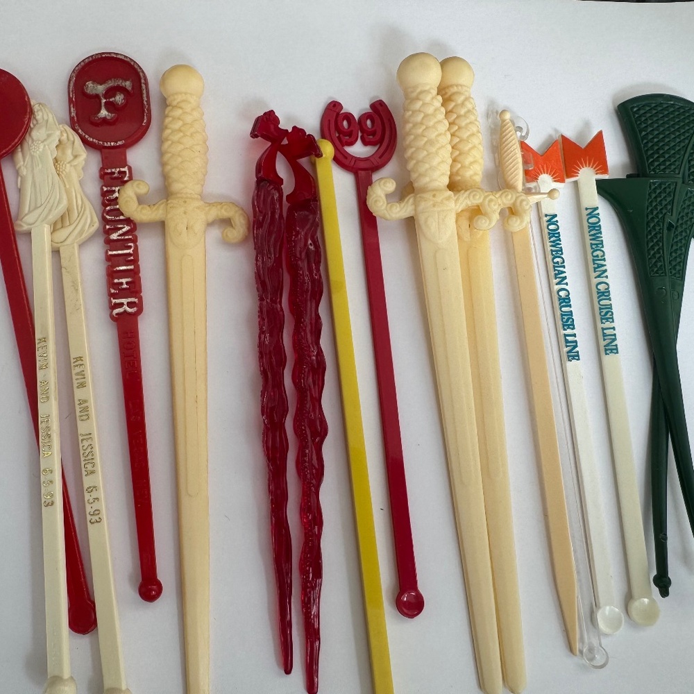17 Vintage Swizzle Sticks Drink Stirrers Frontier Norwegian Segrams SAS 99 Club